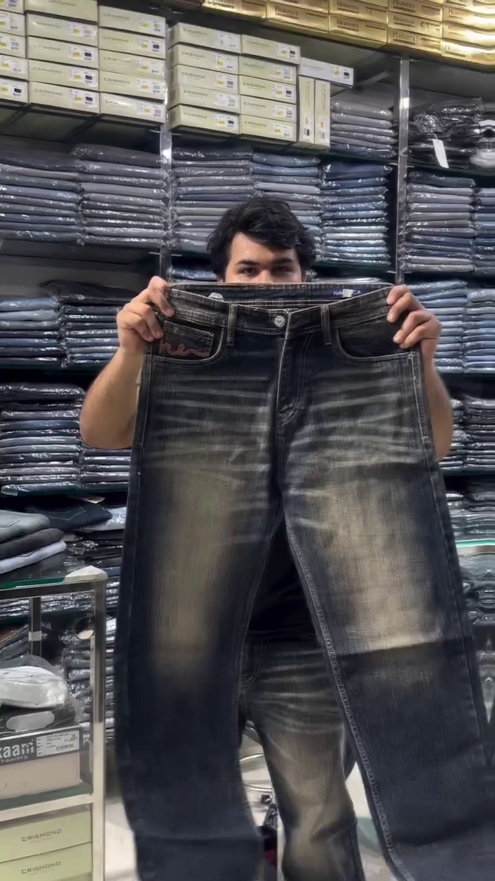 Men Straight Fit Mid-Rise Heavy Fade Jeans