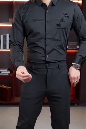 Men Regular Fit Solid Spread Collar Formal Shirt