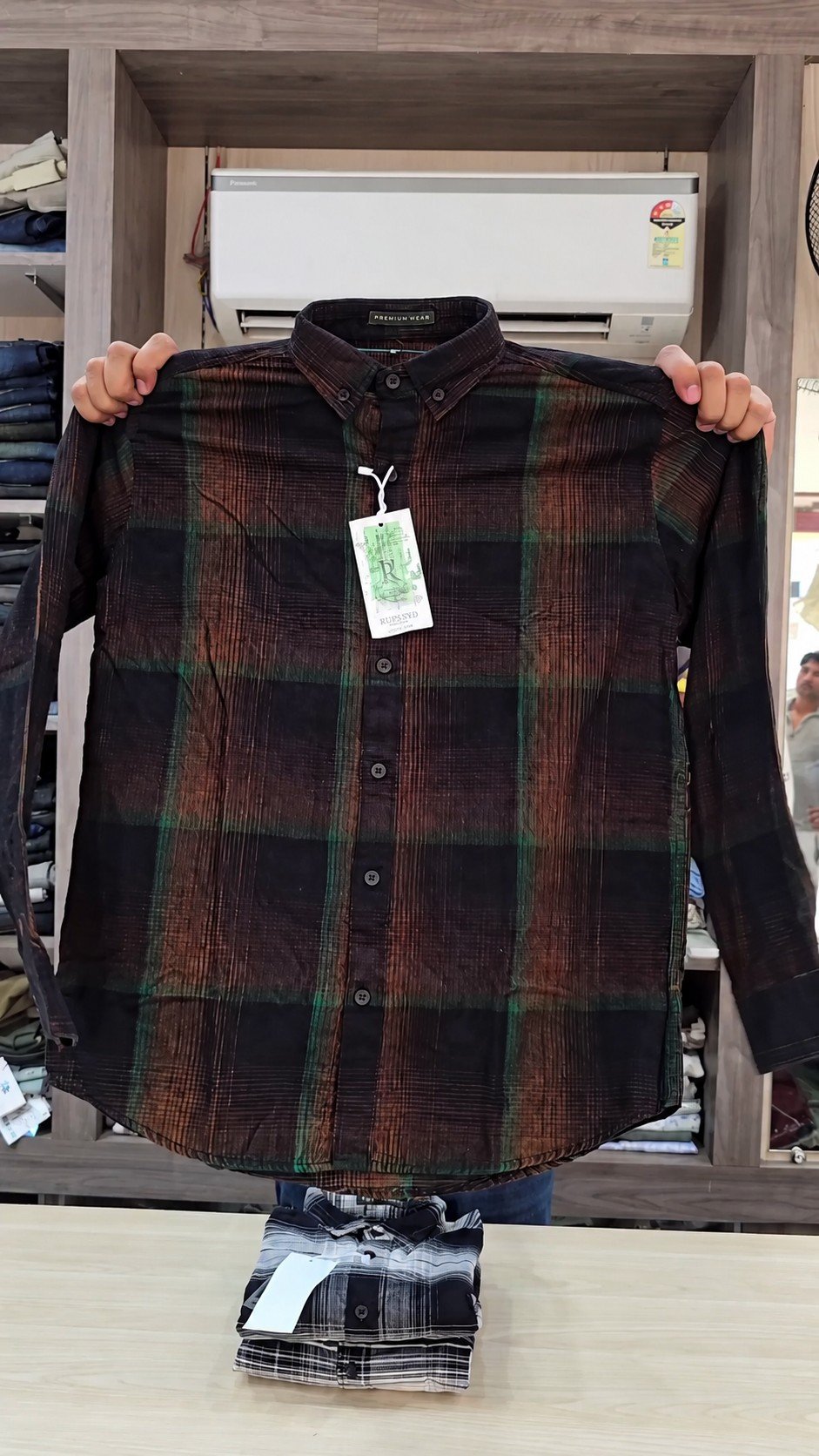 Stylish Casual Men’s Classic Checked Shirt - Image 3